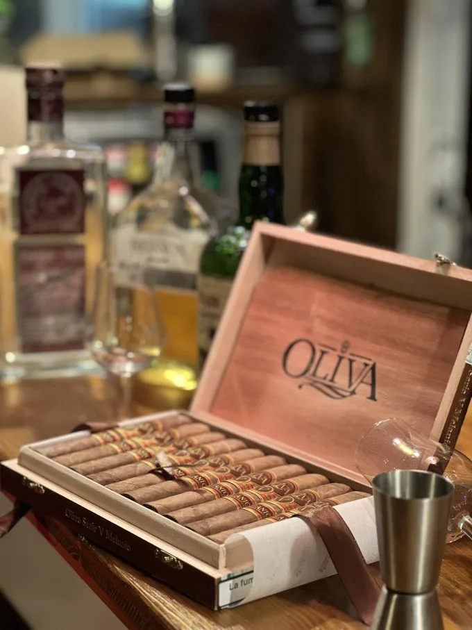 Dégustation Rhum Blanc & Vieux Expert // Fromages // Chocolats // Macarons // Cigare.
